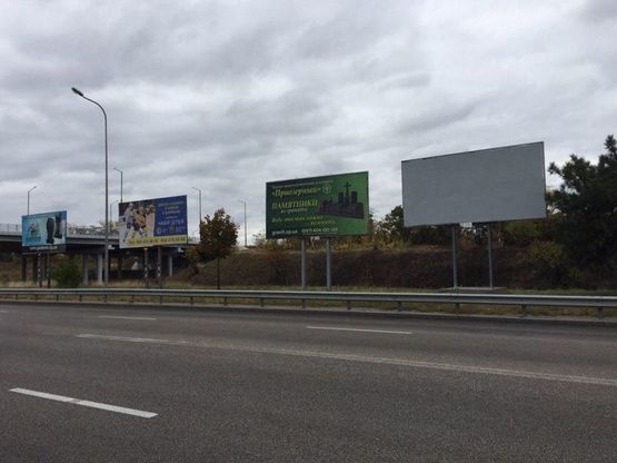 Фото рекламной плоскости по адресу ул.Заднепровская, перекресток с пр.Советским, светофор