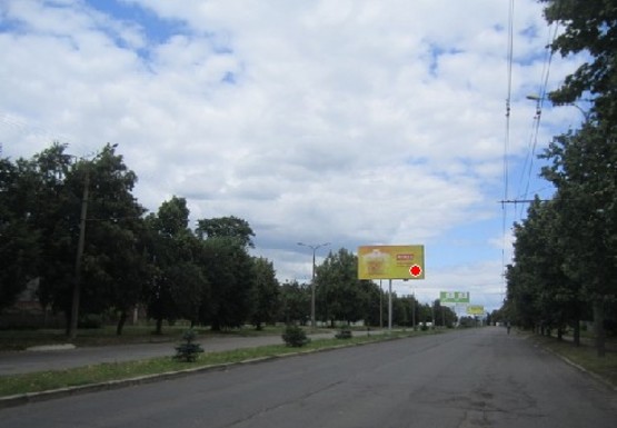 Фото рекламной плоскости по адресу Ершова ул., разделитель (1)