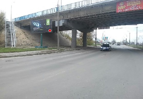 Фото рекламной плоскости по адресу Киверцовская ул., перед мостом, возле ЖБК