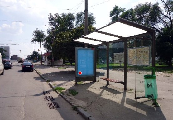 Фото рекламної площини за адресою Университетская ул., 37-39 напротив (остановка)