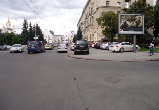 Фото рекламной плоскости по адресу Университетская ул. - Соборный спуск (напротив)