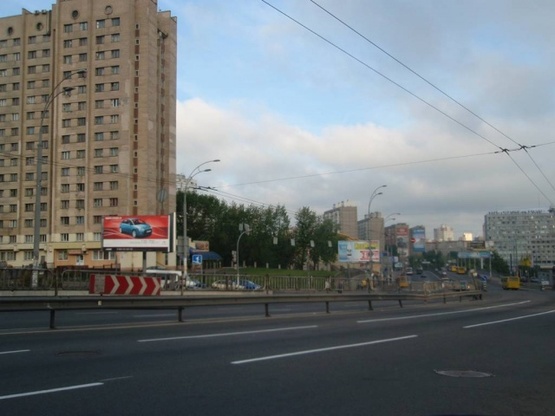 Фото рекламной плоскости по адресу Чоколовский бульвар, 37 / ул. Ушинского ("Радиорынок")