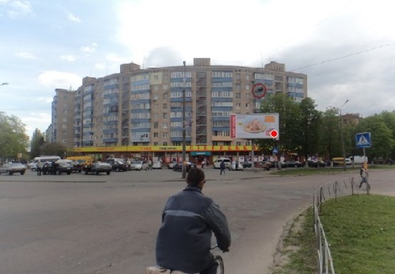 Фото рекламной плоскости по адресу Победы пр., 184 (маг. "Сиверский")