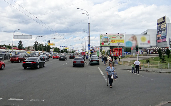 Фото рекламной плоскости по адресу б-р Перова 36/рынок автозапчастей/ТРЦ Квадрат (А3) призма