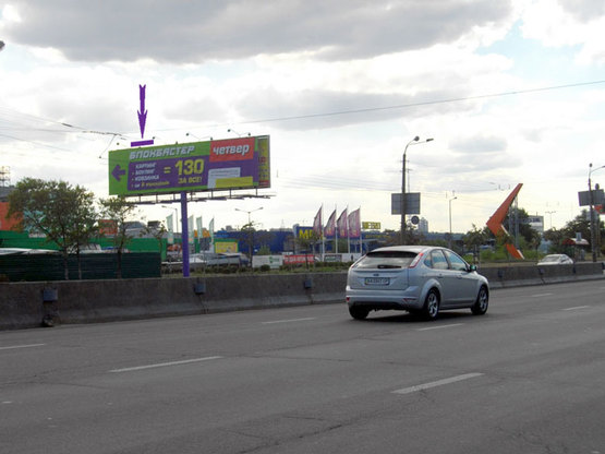 Фото рекламной плоскости по адресу пр.С. Бандеры,26 направление на Петровку (левый), дальше от  дороги