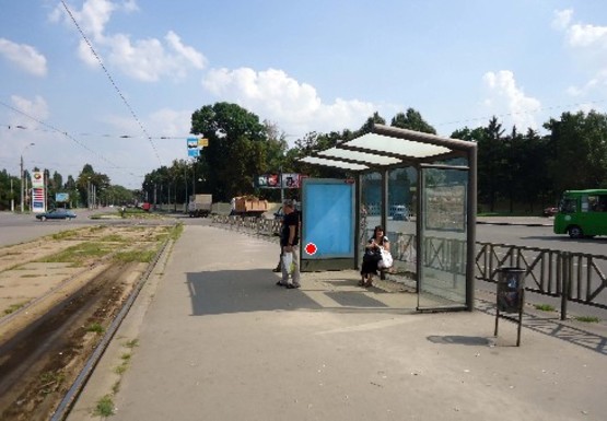 Фото рекламной плоскости по адресу Московский пр., 94 (остановка)