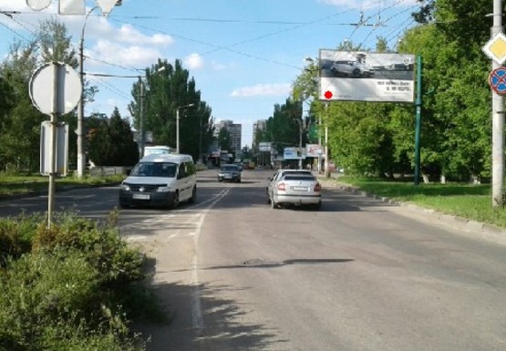Фото рекламной плоскости по адресу Полковника Кедровского ул. - Адмирала Сенявина пр.