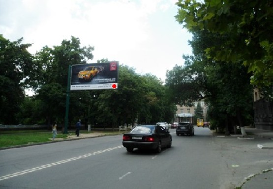 Фото рекламной плоскости по адресу Небесной сотни ул., напротив дома №1