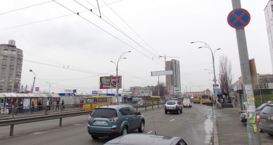 Фото рекламной плоскости по адресу М. Малиновского, ст. М "Оболонь" , рядом с ТРЦ "Диво Світ", маг."Велика Кишеня"