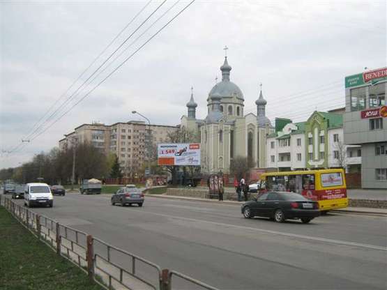 Фото рекламной плоскости по адресу 15 квітня  ТЦ "РАЙ ЦЕНТР" ( Сільпо, Пелікан, Керамо-сіті)