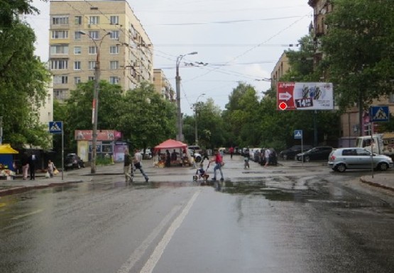 Фото рекламной плоскости по адресу Древлянская ул., 12\42 (бывш. Якира ул.)