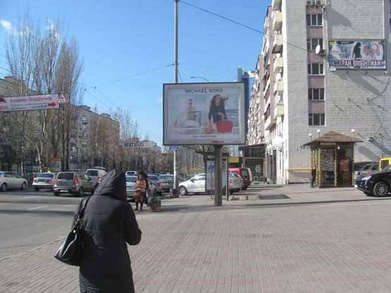 Фото рекламної площини за адресою Лесі Українки бульв., 7 (Будинок делікатесів "Delight") (в напр. Хрещатика №1)