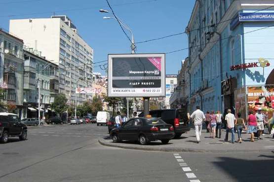 Фото рекламної площини за адресою Ділова вул., кафе "Такі-Макі", "Уксоцбанк" - Велика Васильківська вул. (№1)