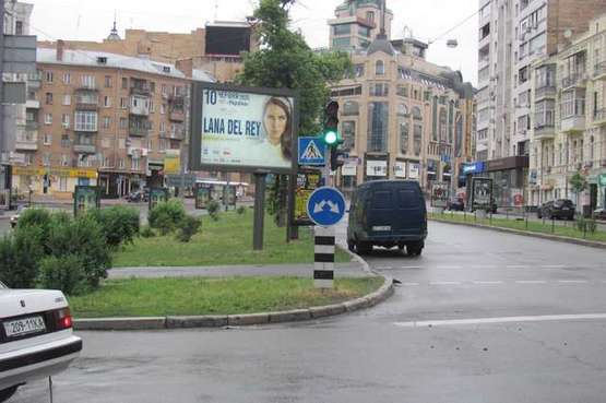 Фото рекламной плоскости по адресу Басейна вул. - Еспланадна вул.,  (конструкція праворуч) ((№3) в напр. Бесарабки)