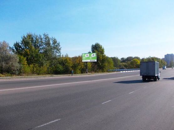 Фото рекламной плоскости по адресу 20 лет Победы  перед  мостом  на ул. Герасима Кондратьева( 600 м к АЗС "ANP" и АЗС "Аміс" )