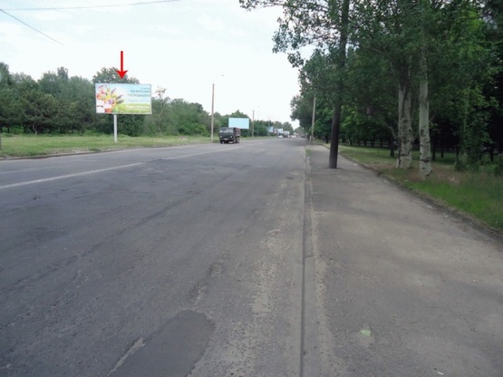 Фото рекламної площини за адресою Набережная Победы ул. 130, возле кинотетра Салют, из центра