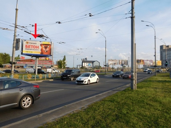 Фото рекламной плоскости по адресу Броварской пр-т, поворот на пр-т Освободителей, правый, из центра