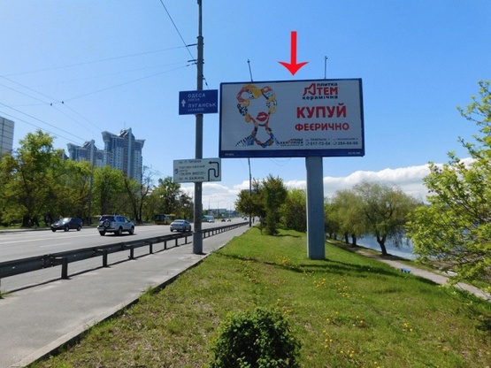 Фото рекламной плоскости по адресу Воссоединения пр-т, 2-й  от моста Патона, ж/м Русановка, в центр