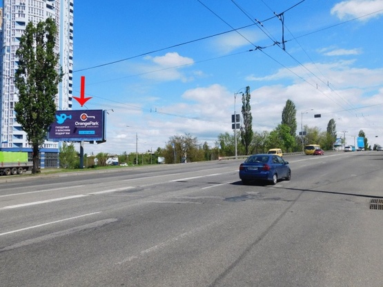 Фото рекламной плоскости по адресу Воссоединения пр-т, на разделительном треугольнике слева, из центра