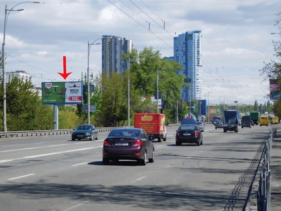 Фото рекламної площини за адресою Воссоединения пр-т, Русановка, 2-ой от моста, из центра