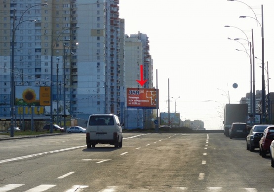 Фото рекламной плоскости по адресу Маяковского пр-т, возле ул.М.Цветаевой, на разделителе, в центр