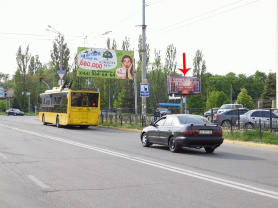 Фото рекламной плоскости по адресу Народного Ополчения ул., со стороны ул.Эрнста, в центр