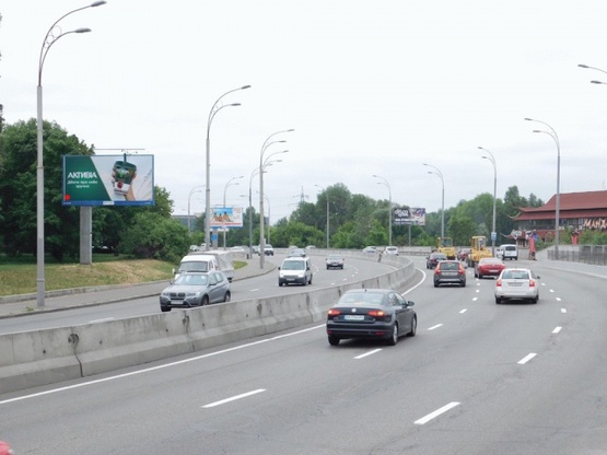 Фото рекламной плоскости по адресу Электриков ул.21, за железнодорожным мостом, 3-й от Московского моста