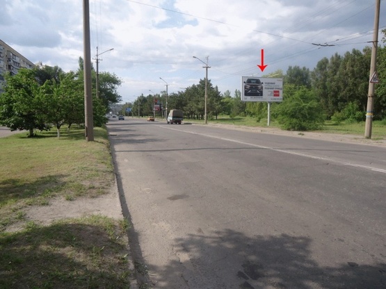 Фото рекламної площини за адресою Набережная Победы ул. 120, возле кинотетра "Салют", в центр