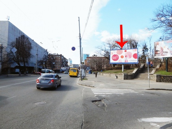 Фото рекламной плоскости по адресу Артема ул., возле Глыбочицкого проезда, справа, из центра