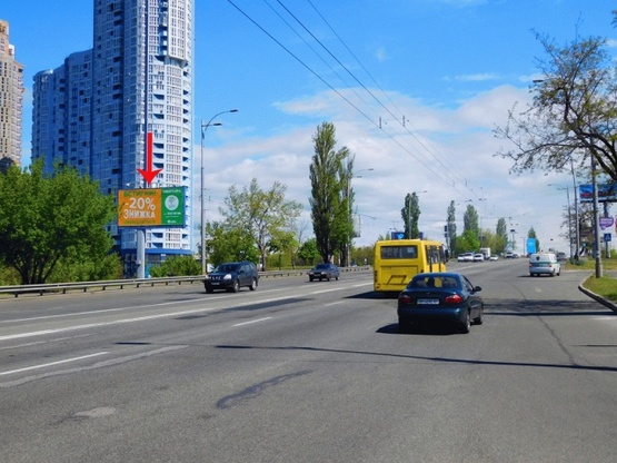 Фото рекламної площини за адресою Воссоединения пр-т, 9-й от моста Патона, ж/м Русановка, из центра