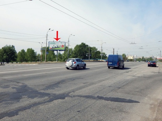 Фото рекламной плоскости по адресу Луговая ул., возле ул.Богатырской, рядом ТЦ Караван, в центр
