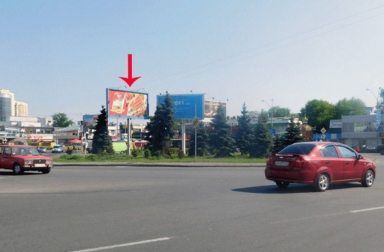 Фото рекламной плоскости по адресу Окипной Р. ул., возле ул.М.Расковой, к ст.м."Левобережная", клумба