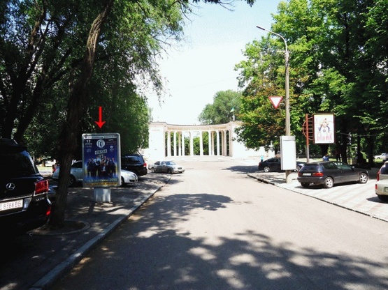 Фото рекламної площини за адресою Яворницкого   5 (1)