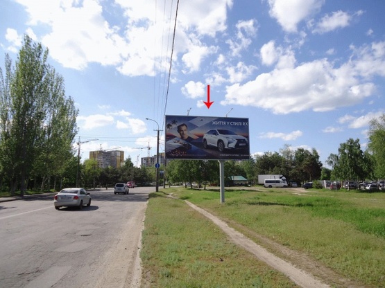 Фото рекламной плоскости по адресу Набережная Победы ул. 130, возле кинотетра "Салют", в центр