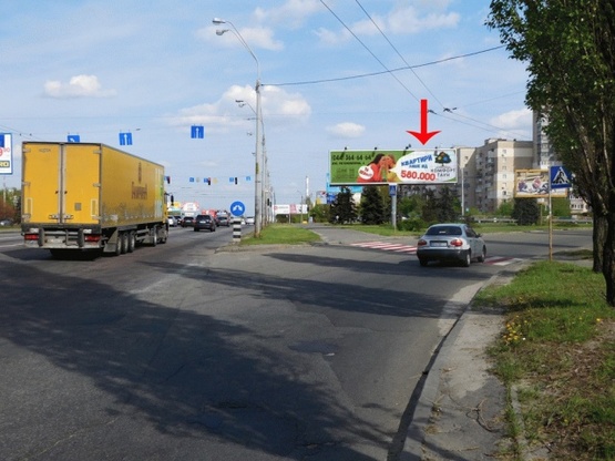 Фото рекламної площини за адресою Ватутина пр-т, поворот на б-р Перова, из центра, правая