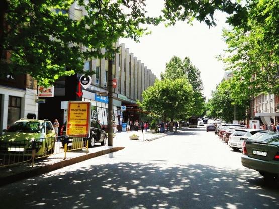 Фото рекламной плоскости по адресу Короленко ул.1, возле "ГрандПлаза", Центрального Дома Быта