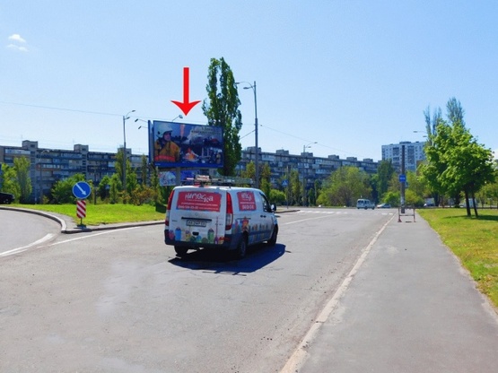 Фото рекламной плоскости по адресу Воссоединения пр-т, от ст.м.Левобережная, на разделителе, в центр