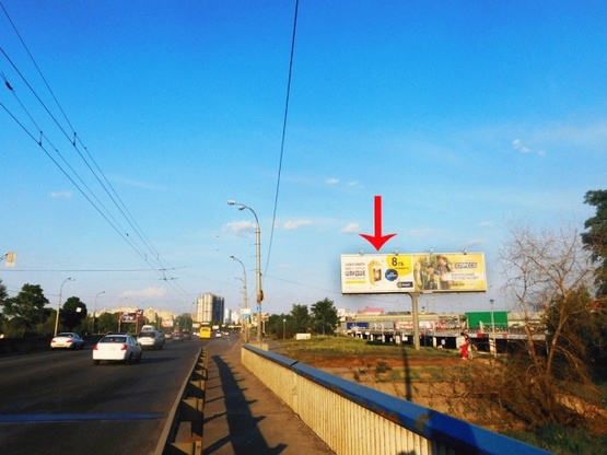 Фото рекламной плоскости по адресу Московский мост, в сторону левого берега, левая, из центра