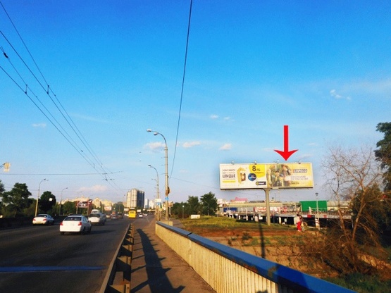 Фото рекламной плоскости по адресу Московский мост, в сторону левого берега, правая, из центра