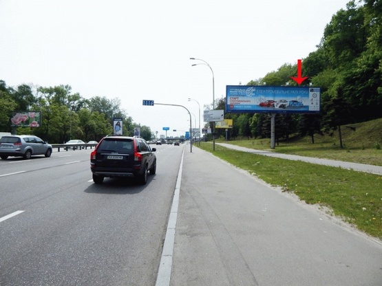 Фото рекламной плоскости по адресу Набережное шоссе, 200м до моста Патона, правая