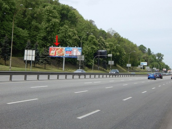 Фото рекламной плоскости по адресу Набережное шоссе, 200м от моста Патона, в направлении моста Метро, левая