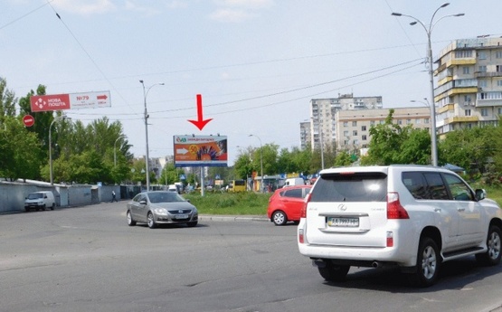 Фото рекламной плоскости по адресу Свободы пр-т, возле ул.Светлицкого, на разделителе, от пр-та Правды, из центра