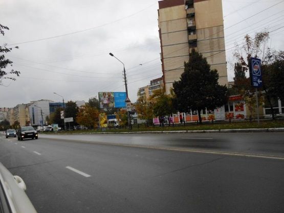 Фото рекламной плоскости по адресу м.Бровари, вул.Короленко, 54, 100м до ТЦ Форум