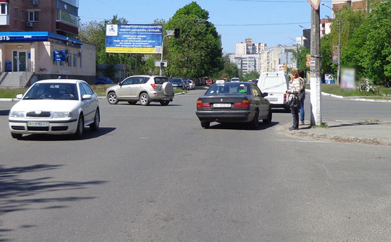 Фото рекламной плоскости по адресу Бровары бул.Незалежности,13/ул.Короленко (В)/ВТБ банк,Космо
