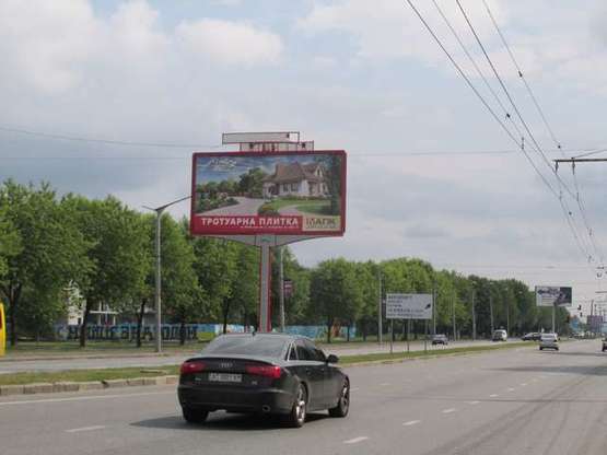 Фото рекламной плоскости по адресу Стрийська вул., 77 (призма) (від центру)