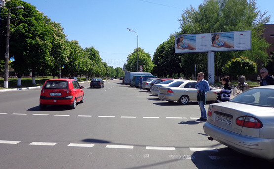 Фото рекламной плоскости по адресу Бровары Гагарина / Независимости (А2)-призма-правая (парк Перемоги)