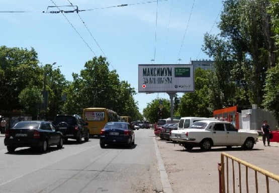 Фото рекламної площини за адресою Космонавтов ул., 28