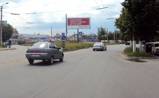 Фото рекламной плоскости по адресу Б.Церковь ул Таращанская/с.марк. "Царынок"(разделитель) - выезд из города