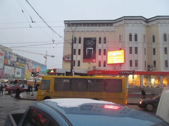 Фото рекламной плоскости по адресу Пантелеймоновская (здание Паркинга) № 1