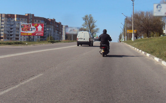 Фото рекламной плоскости по адресу Обухов ул.Киевская, 12 (В),въезд в город